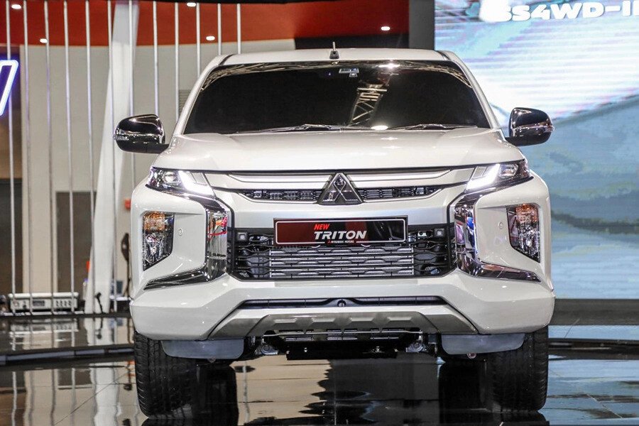 Mitsubishi Triton 4x2 AT Mivec - Hình 2